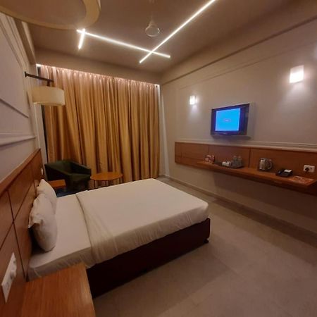 Max Hotels Prayagraj Luaran gambar