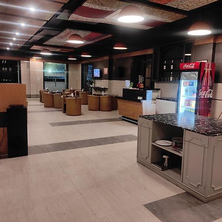 Max Hotels Prayagraj Luaran gambar