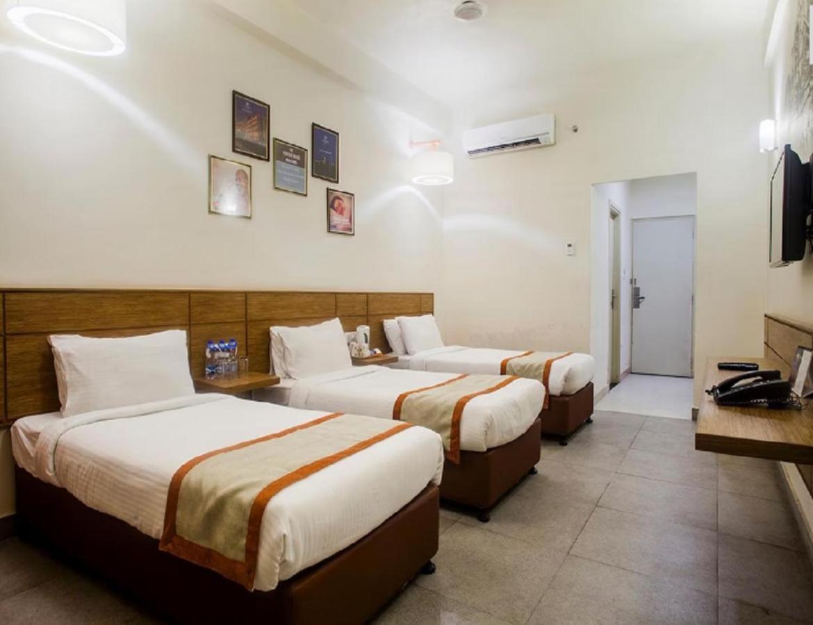 Max Hotels Prayagraj Luaran gambar