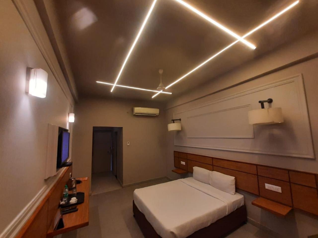 Max Hotels Prayagraj Luaran gambar