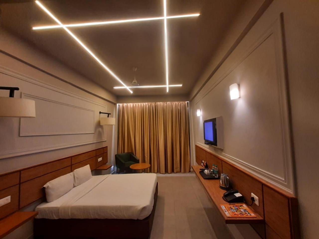 Max Hotels Prayagraj Luaran gambar