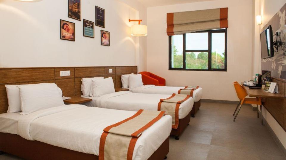 Max Hotels Prayagraj Luaran gambar