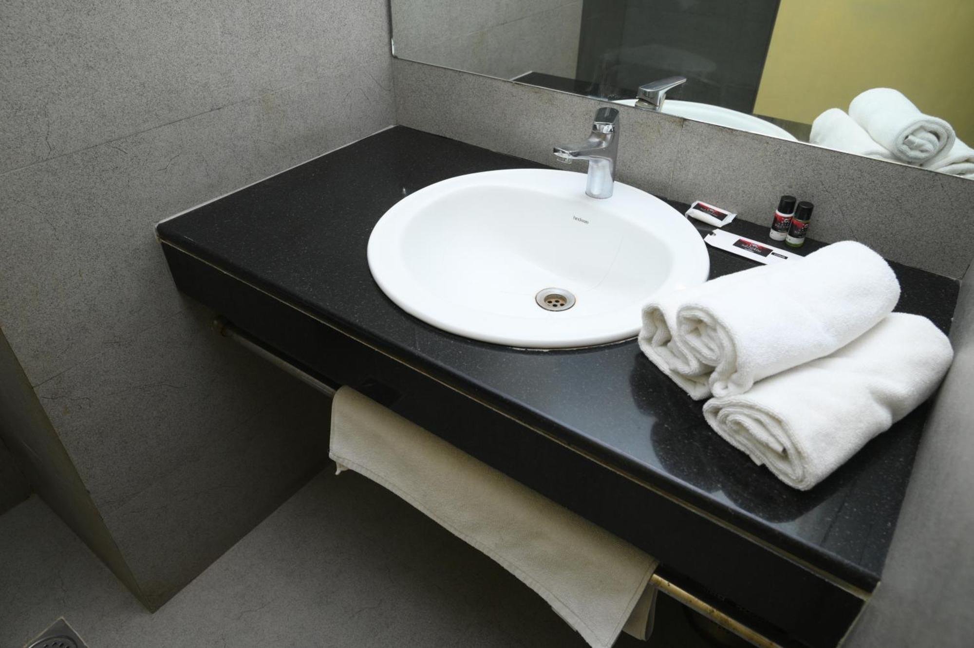 Max Hotels Prayagraj Luaran gambar