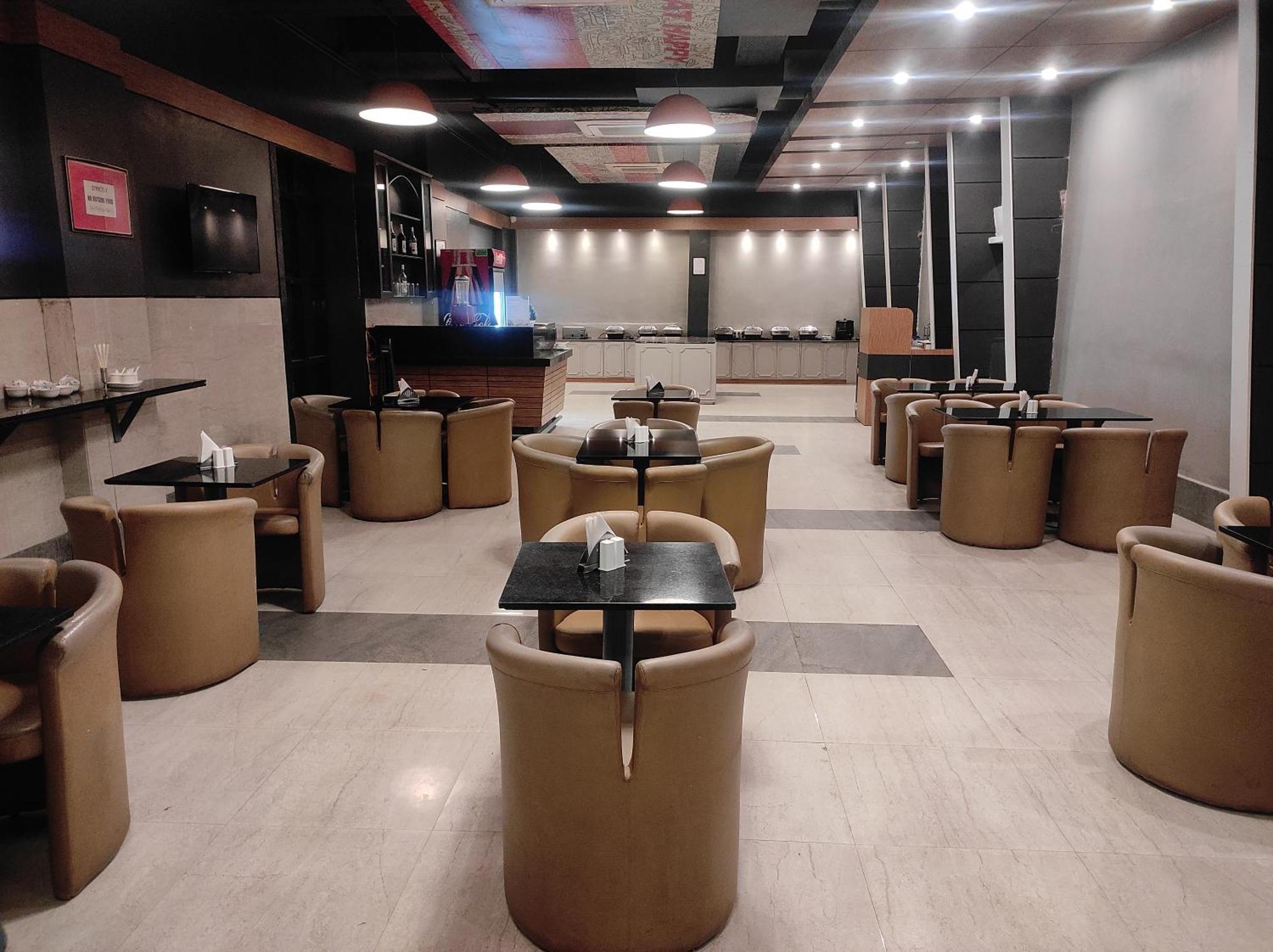 Max Hotels Prayagraj Luaran gambar