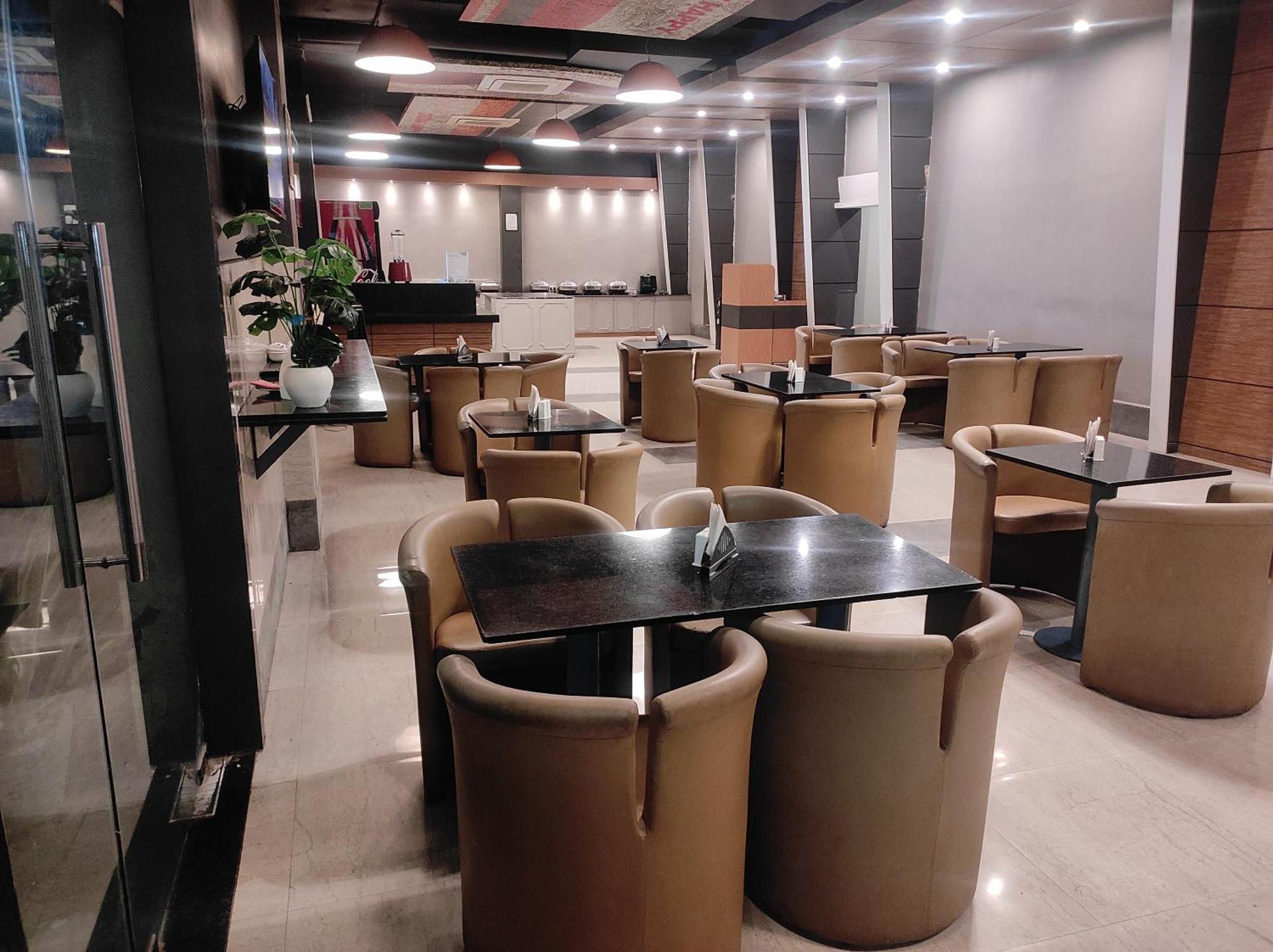 Max Hotels Prayagraj Luaran gambar