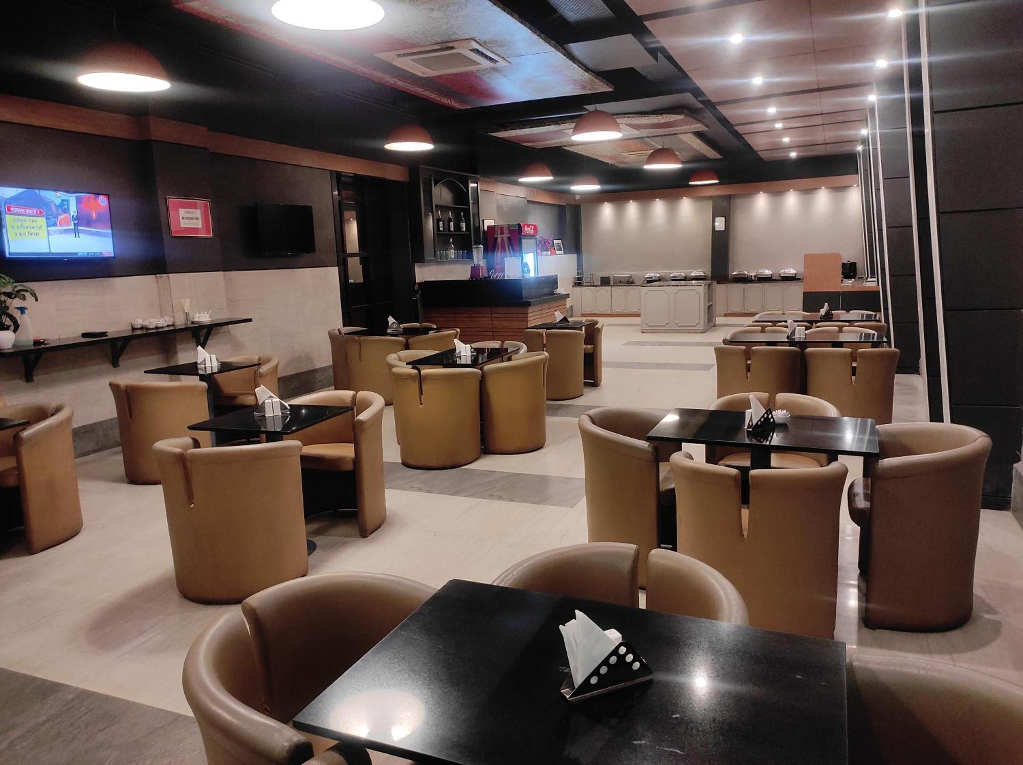 Max Hotels Prayagraj Luaran gambar