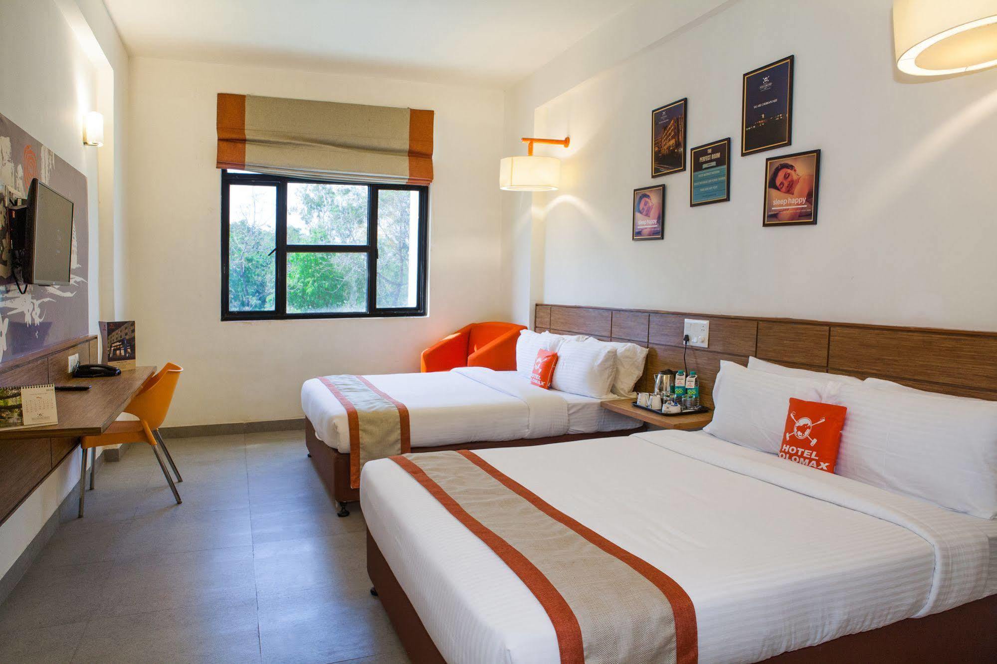 Max Hotels Prayagraj Luaran gambar
